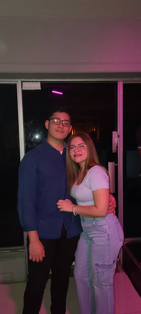 Nath y Vimo en el coche