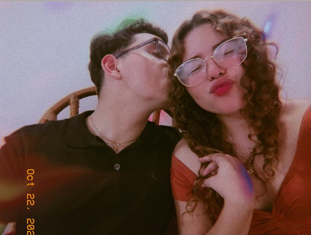 Vimo mirando a Nath con cariño